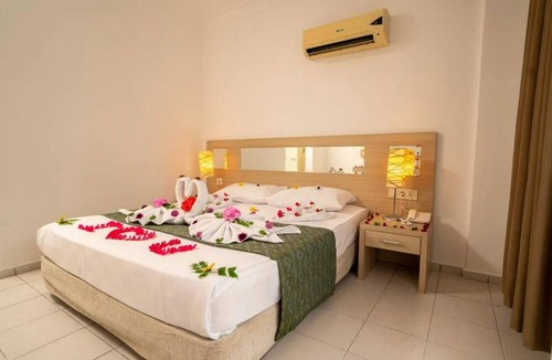 Kiris Hotel | Malibu Garden Resort