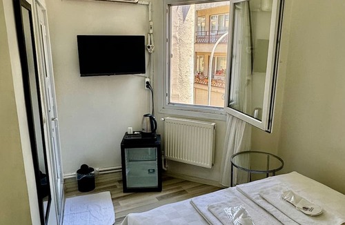 Adalar Hostel | HEYBELIADA
