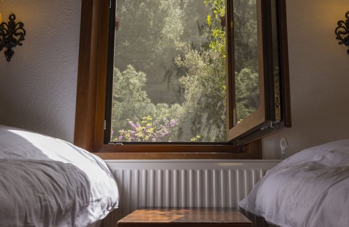 Yesilyurt Koyu Hotel | Erguvanlı Ev
