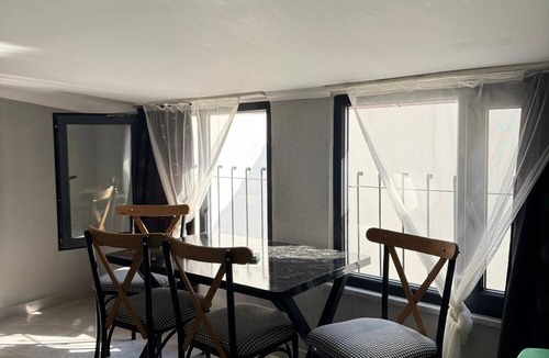 Ayvalik City Center House | Macaron Midi House