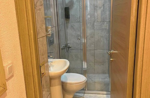 Old City House | Cozy 4-bedroom condo with AC and WiFi in enchanting Istanbul