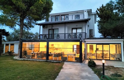 Ozbek Koyu Bed & Breakfast | White Moon Hotel