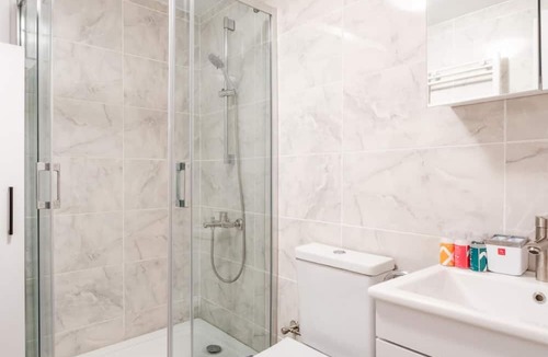 Moda Apartment | Spacious Flat w Balcony 4 min to Kadikoy Square