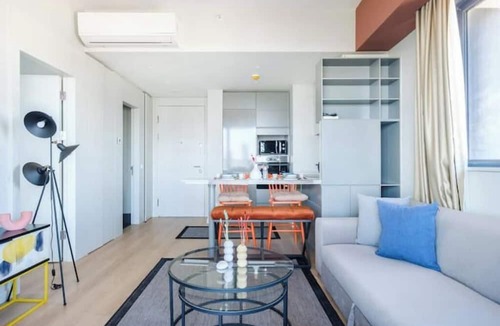 Umraniye Apartment | Rhea - Chic 1BD Apt w/ Balcony Views & Parking