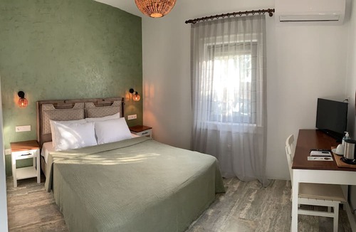 Bozcaada Hotel | Zeytinlibahçe Konukevi