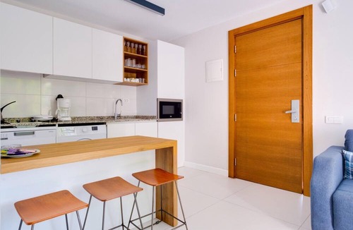 Gumbet Apartment | Stylish Flat w Pool n Balcony 5 min to Beach