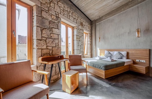 Hacımemis House | Vacation Flat w Pool in Alacati 5 min to Beaches