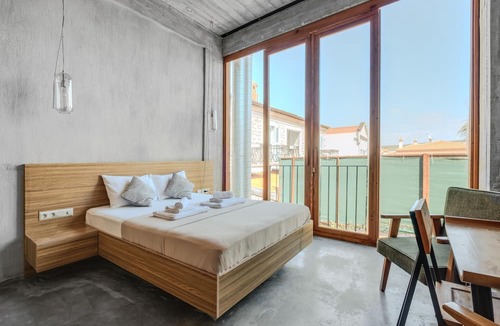 Hacımemis House | Vacation Flat w Pool in Alacati 5 min to Beaches