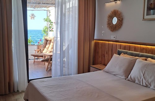 Cinarcik Hotel | Simirna Sahil Otel