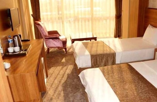 Batman Hotel | Mesa Otel