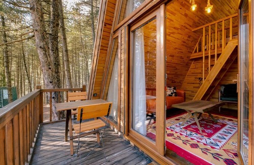 Tosya House | Bungalow with Balcony in Nature Near Dipsiz Lake