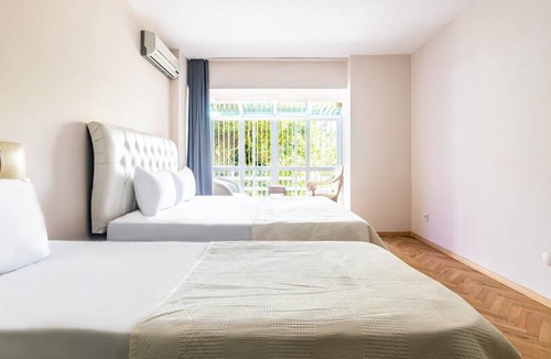 Arnavutkoy Apartment | Flat with Garden 10 min to Bebek Shore