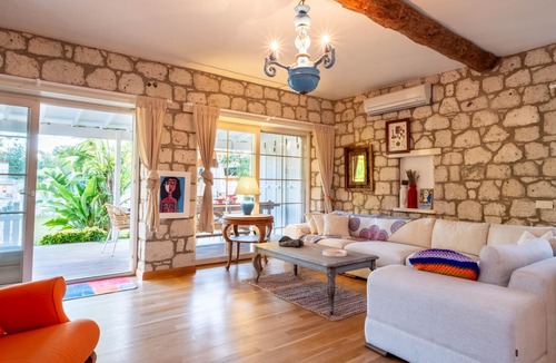 Hacımemis Villa | Luxury Duplex Villa w Pool and Garden in Alacati