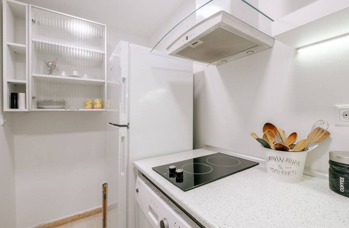 Esentepe Apartment | Central Flat w Garden 10 min to Metro and Zorlu