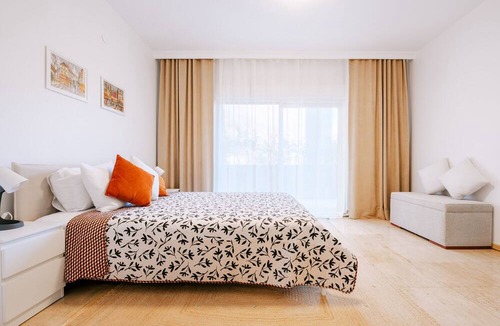 Esentepe Apartment | Central Flat w Garden 10 min to Metro and Zorlu