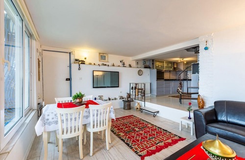 Maltepe Villa | Unique House with Tree Inside near Sea in Maltepe