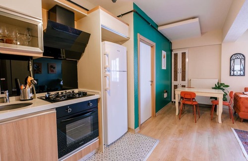 Esenyurt Apartment | Colorful Flat Near Torium and Beylikduzu Metrobus