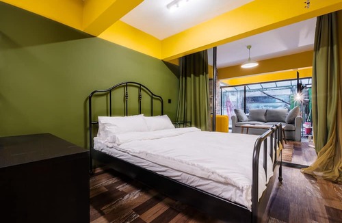 Moda Apartment | Flat w Jacuzzi and Backyard 6 min to Kadikoy Coast