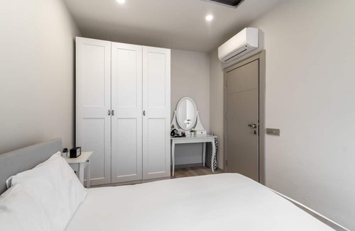 Lara Apartment | Central Studio w Balcony 10 min to Lara Beach