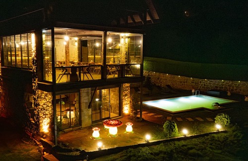 Rize Hotel | Hobbit Chalet