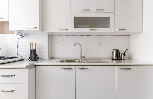 Merter Apartment | Flat with Balcony 3 min to Public Transportation