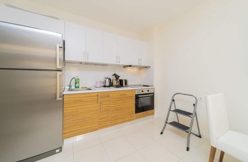 Konyaalti Apartment | Flat w Pool Garden and Balcony 7 min to Beach
