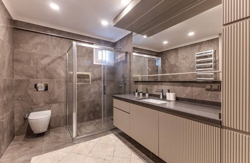 Caddebostan Mahallesi Apartment | Stylish Flat with Balcony 4 min to Bagdat Avenue