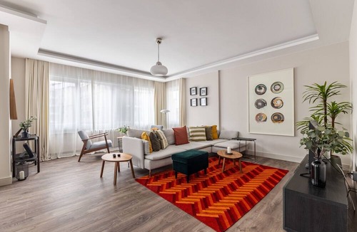 Caddebostan Mahallesi Apartment | Stylish Flat with Balcony 4 min to Bagdat Avenue