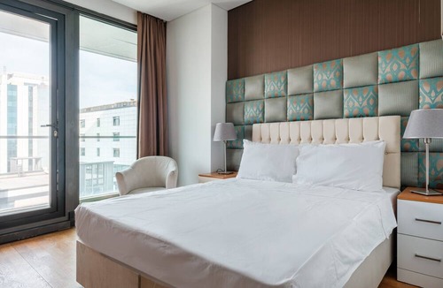 Merter Apartment | Studio with City View Balcony 2 min to Metro