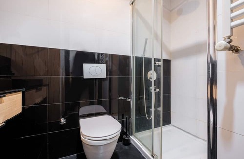 Merter Apartment | Studio with City View Balcony 2 min to Metro