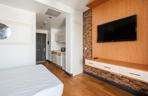 Merter Apartment | Studio with City View Balcony 2 min to Metro