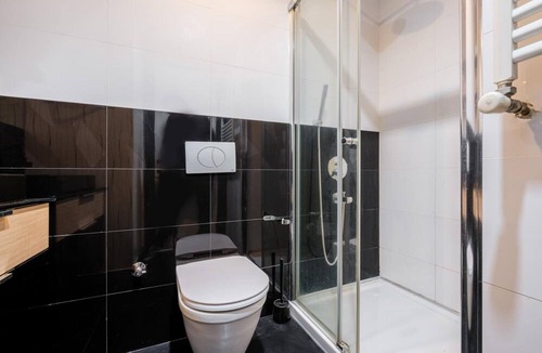 Merter Apartment | Studio with City View Balcony 2 min to Metro
