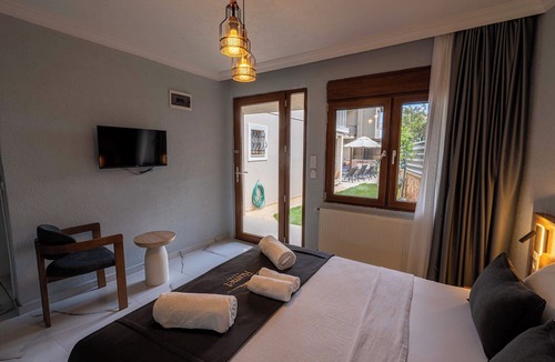Mithatpasa Hotel | Rumet Cunda Otel