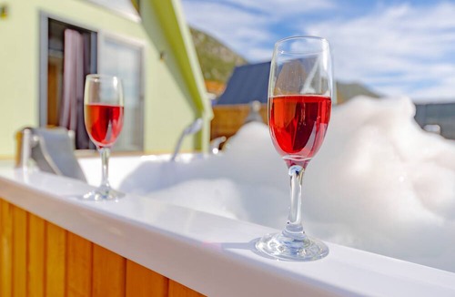 Antalya City Centre Ski Chalet | Reis Suits