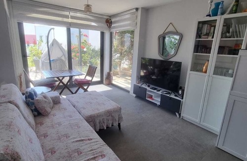 Bodrum City Center Apartment | Comfortable garden flat near to center easy access to public transport and Quiet