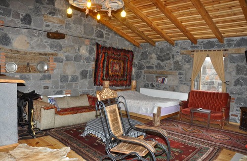 Selim Ski Chalet | Doğunun Taş Evleri