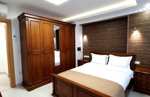 Cihangir Apartment | Cihangir Superior Living 3BR: Open Kitchen, 6 Guests, Public Transport Access