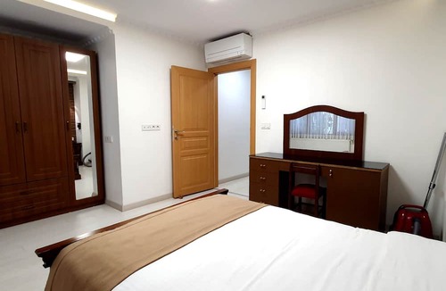 Cihangir Apartment | Taksim Cihangir Apt. Family & Friends 2BR: Sleeps 8, Central Location, Open Plan