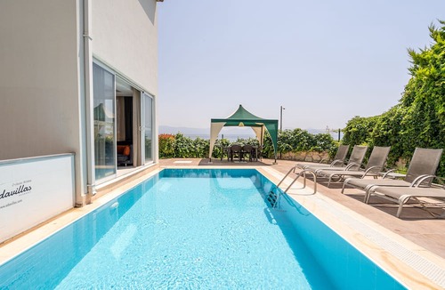 Kadnlar Denizi Mahallesi Villa | Adavillas