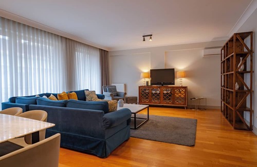 Cihangir Apartment | Spacious 3-bedroom apartment in amazing İstanbul with AC
