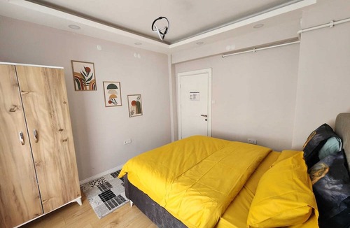Tepebası Apartment | 5 Numara-Merkezi konumda ferah 1+1