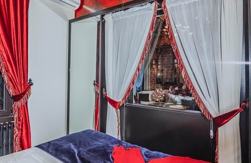 Gumussuyu Mahallesi Apartment | Allegory of Taksim 2B