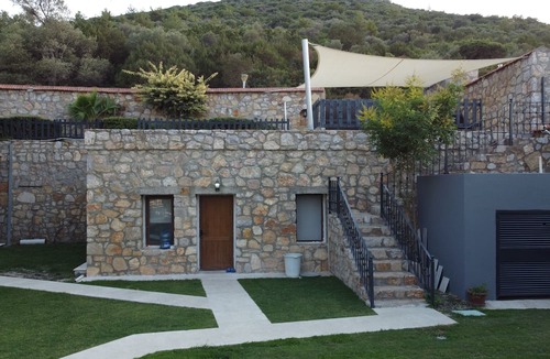 Torba House | doğayla iç içe,taş mimarisi ve modern detayları ile dikkat çeken bir şık ev.