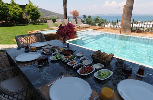 Torba House | doğayla iç içe,taş mimarisi ve modern detayları ile dikkat çeken bir şık ev.