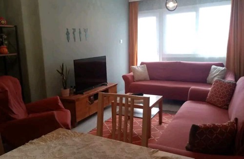 Izmir Apartment | Karşıyaka merkezde sahilin bir alt sokagında rahat huzurlu şirin bir evim