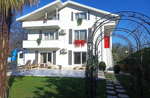 Yanik Villa | VİLLA ATLAS 12- 16 KİŞİLİK 6 ODA 5 BANYO