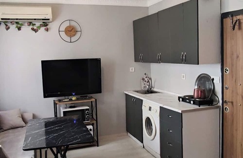Istanbul City Center Apartment | Cozy 1-bedroom apartment in charming Istanbul with WiFi, AC