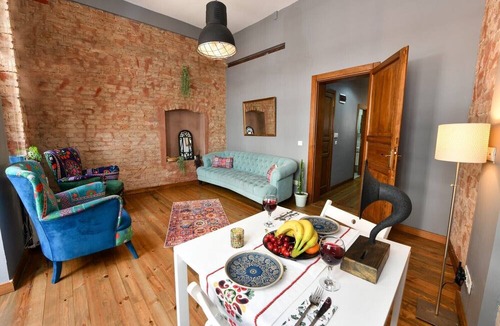 Galata Apartment | Chic 1-bedroom apartment with WiFi, AC in amazing Istanbul