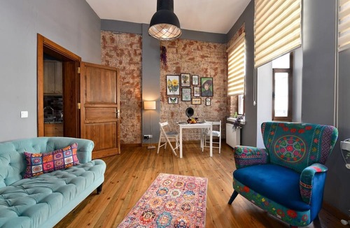 Galata Apartment | Chic 1-bedroom apartment with WiFi, AC in amazing Istanbul