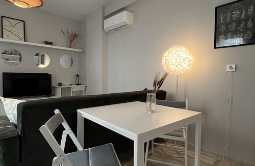 Beyoglu Apartment | C-Charming 1-bedroom apartment with WiFi and AC in vibrant Istanbul